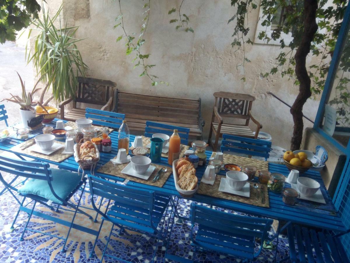 Robion en Luberon Gite Fa Mille Maison Bleu المظهر الخارجي الصورة